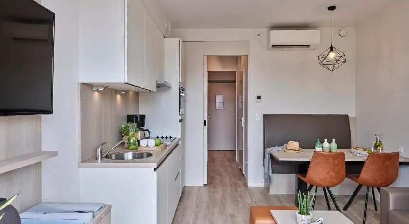 Holiday Suites Jabbeke - Klein Strand - Image 1