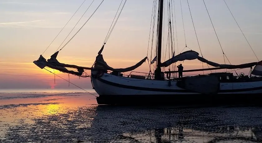 Tjalkjacht Pelikaan Volendam - Image 1