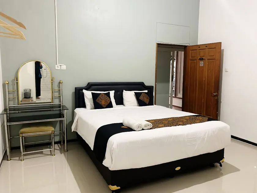 Tjahaja Baroe Syariah Mitra RedDoorz At Dukuh Kupang - Image 1