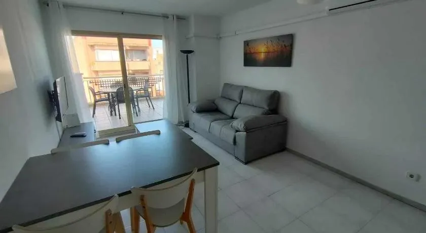 A H Rentals Carles III Apartamento 150mtrs playa - Image 1