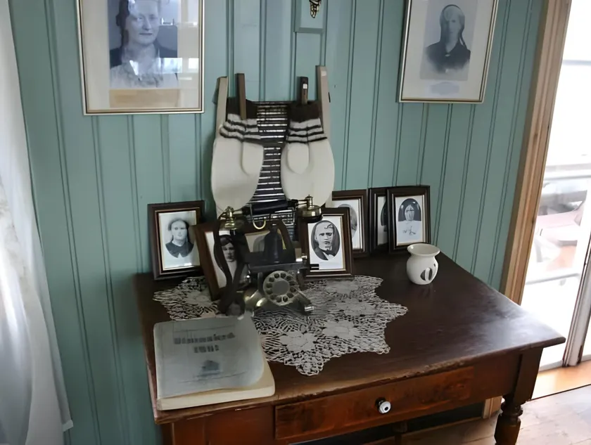Einarshúsid Guesthouse - Image 1