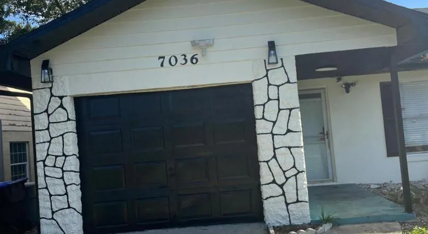 Cozy Haven with Premier Privacy 4 bedroom - Image 1