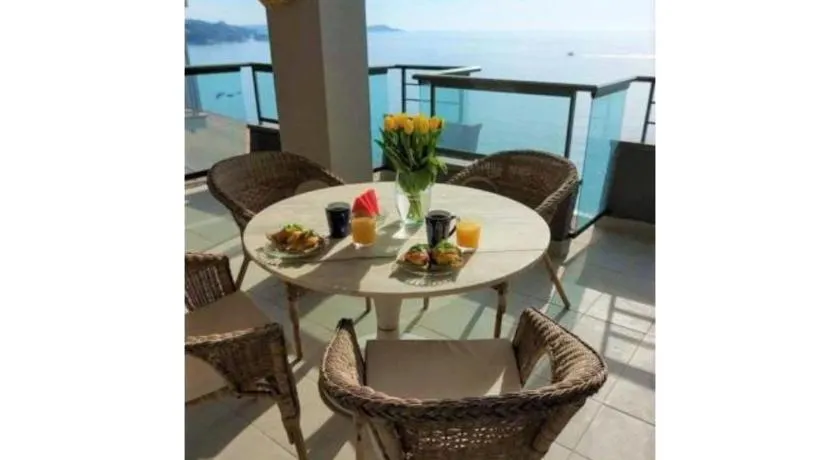 Appartement \"Fenals\" avec vue sur la mer, terrasse privée et Wi-Fi - Image 1