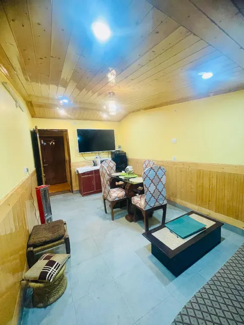 Silver Cedar Homestay - Image 1