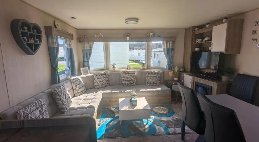 Caravan sleeps 8 at Littlesea, Weymouth - Image 1