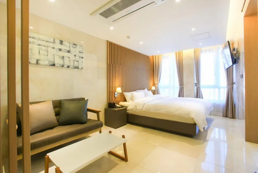 Jamsil Corner Hotel - Image 1
