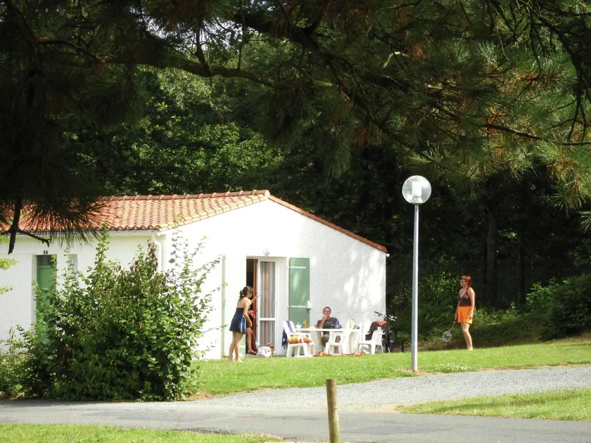 Semi-detached bungalow with microwave, in the great Vendée - Image 1