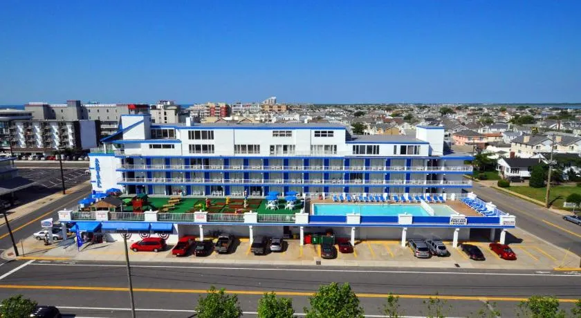 Admiral Resort Motel - Image 1