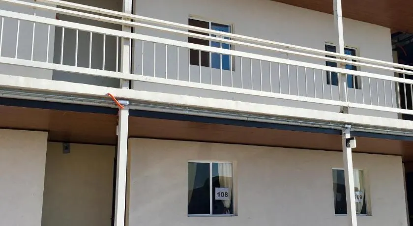 8 Hotel Ejecutivo - Image 1