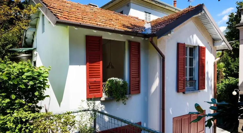 The Little Garden House - Image 1
