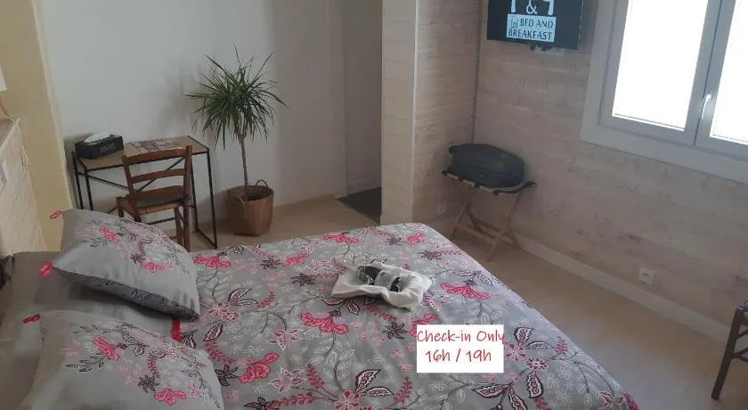 Suite Privée Bed and Breakfast - Image 1