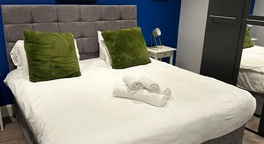 Jacuzzi Retreat in Watford - Image 1