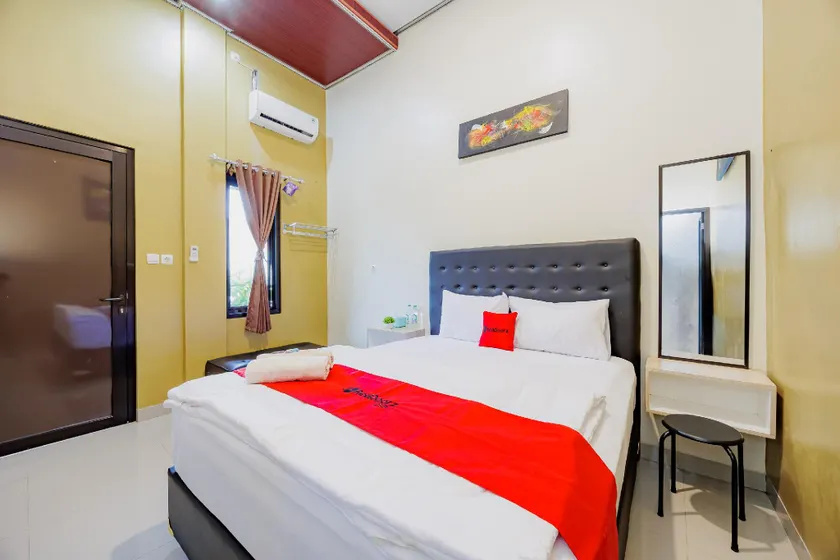 RedDoorz Near Dr Oen Solo Baru Hospital - Image 1