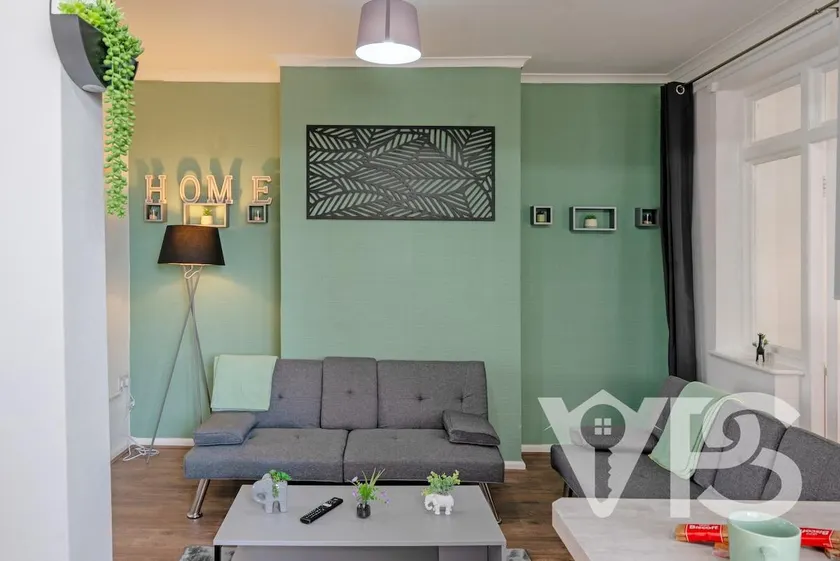 Family Fun Retreat, Gaming Room, Garden & Sleeps 8 - Image 1