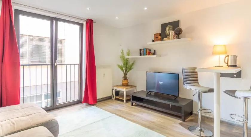 Arbeitsplatz, Tiefgaragenstellplatz, 4k TV Netflix - Image 1