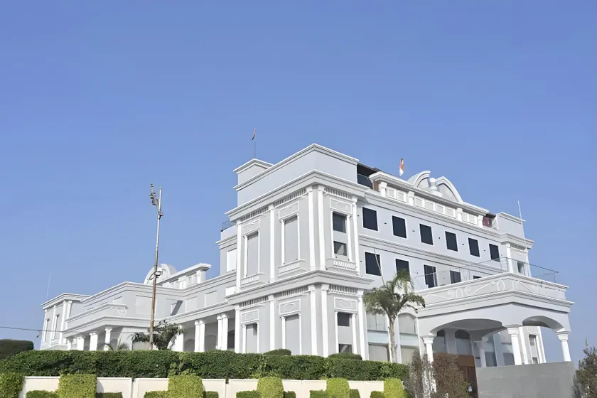 GM Resorts - Image 1