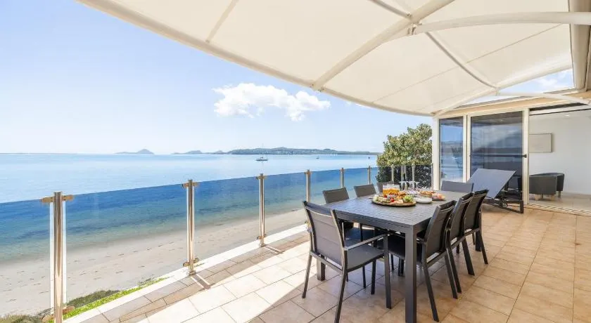 Wanda Beach Waterfront , 161 Soldiers Point Rd - waterfront, air con, linen, Wi-Fi - Image 1