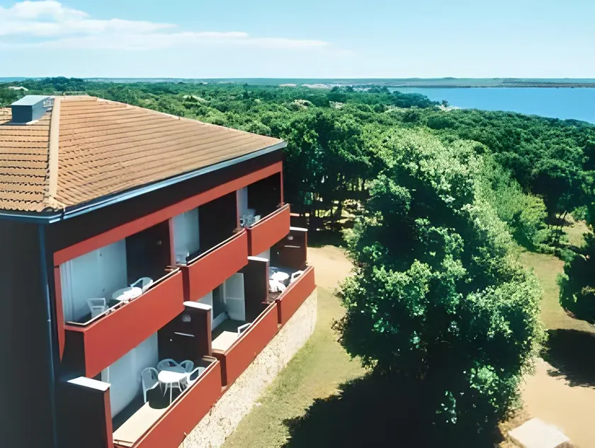 Lanterna Resort - Image 1