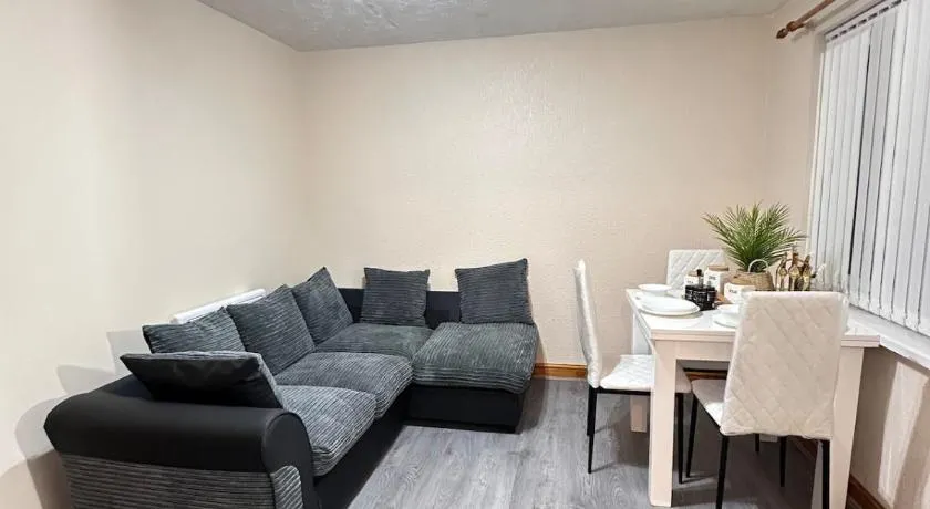 Elite 1-Bedroom Flat - Image 1