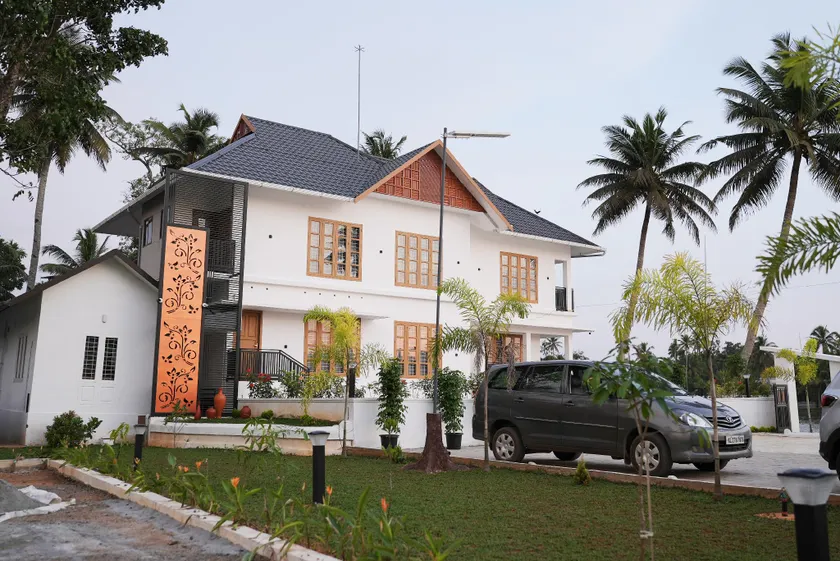 JMJ Riverview Homestay - Image 1