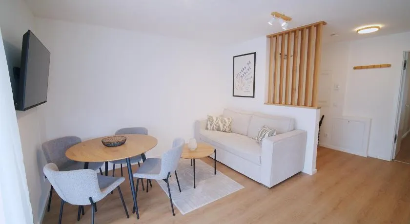 YUVA HOMES -2 Zimmer-S-Bahn MUC-Parkplatz - Image 1