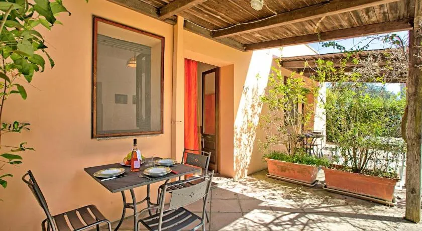 Country Residence Near The Beach - Image 1