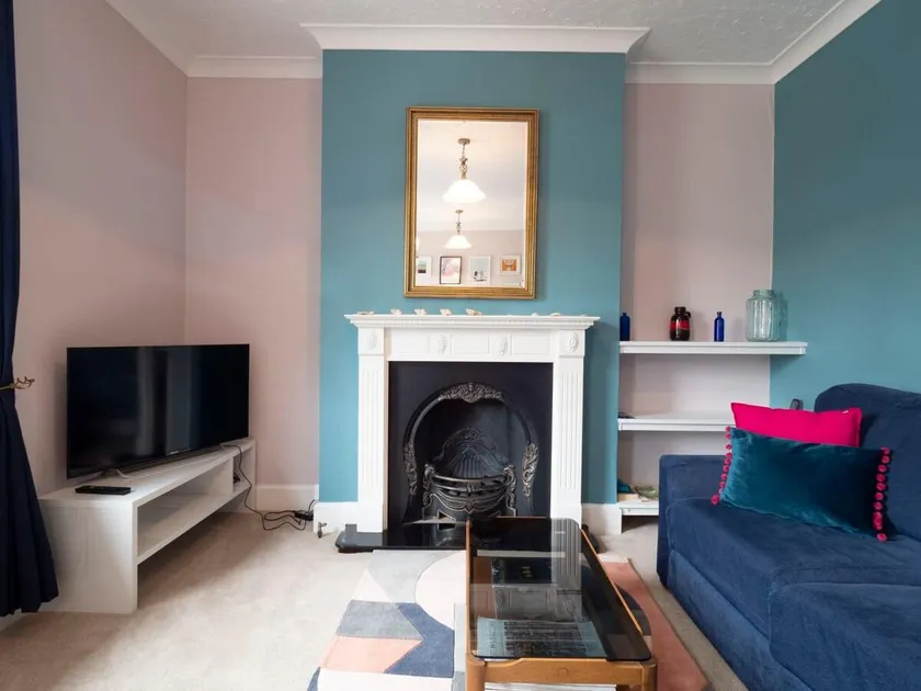 Host & Stay - Westbrook Road - Image 1