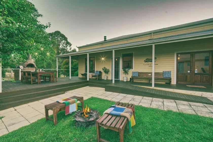 Country House Retreat - Image 1
