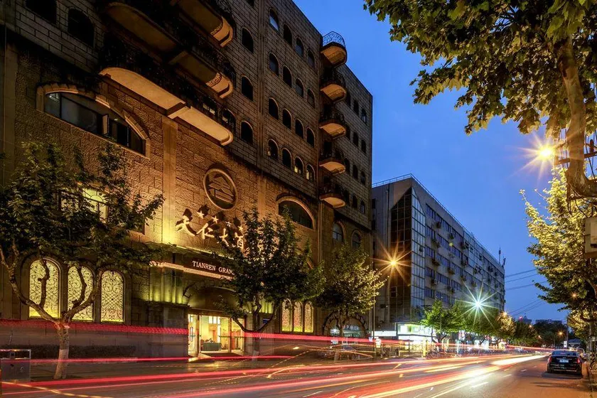 Chengdu Tianren Grand Hotel - Image 1