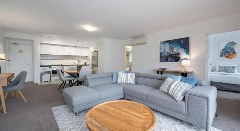 Mounts Bay 1 Bed Unit AC Parking & Balcony - Image 1
