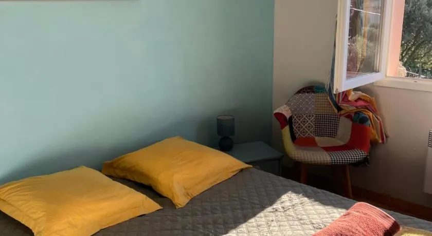 Chambre lit double hauteurs de Toulon - Image 1