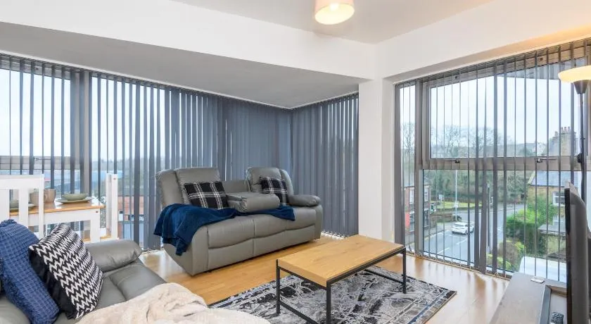 Morley’s Homely Retreat for Families Parking - Pass the Keys - Image 1