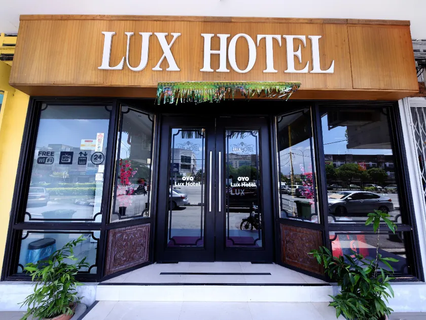 Lux Hotel - Image 1