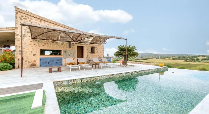 Finca Desigual - Image 1