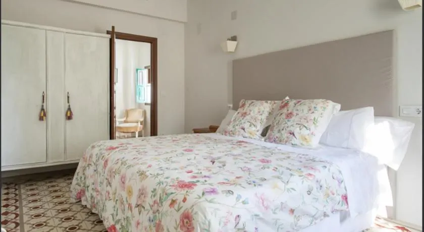 Bellissima Villa Paquita, tra il Mar Mediterraneo e la Segaria. - Image 1
