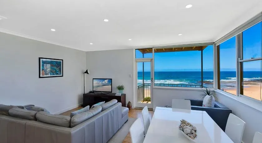 Golden Sands 1 - Absolute Beachfront - Image 1