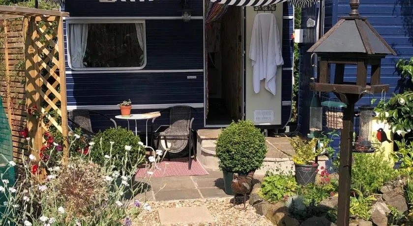 Down The Garden Path Vintage Caravan B&B , Dartmoor - Image 1