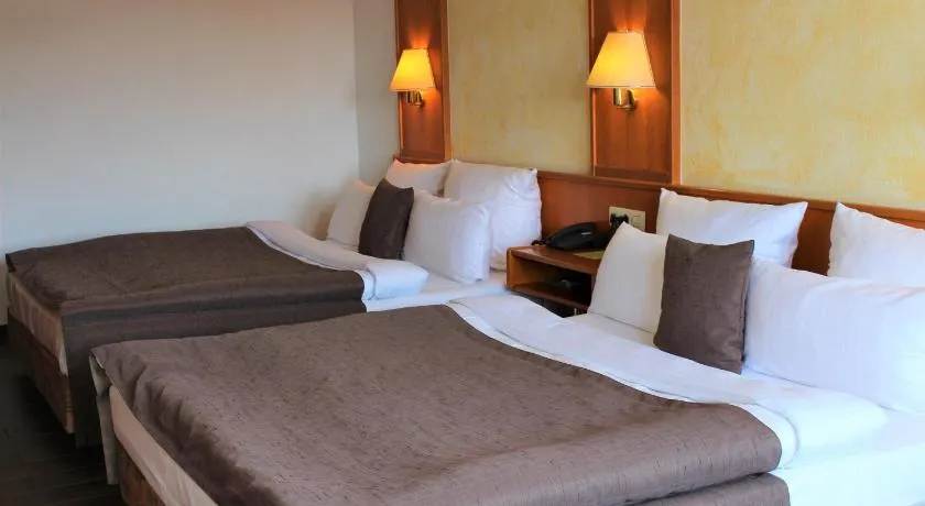 Hotel Pirsch - Image 1