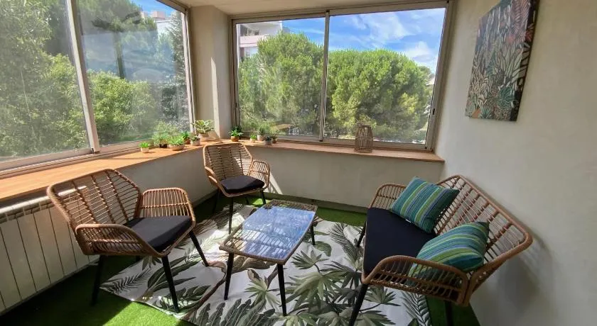 Aesthetics - 2 bedrooms and secure parking! - Image 1