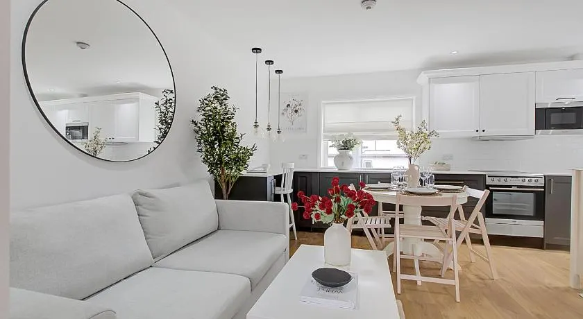 Quality Apartments Close to Tube - Image 1