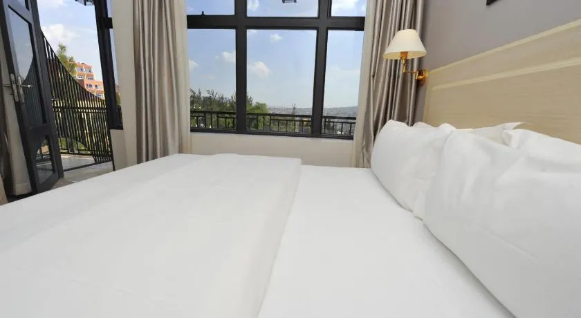 Gloria Hotel - Image 1