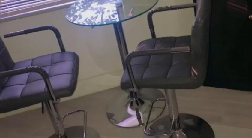 Fully furnished can rent - Image 1