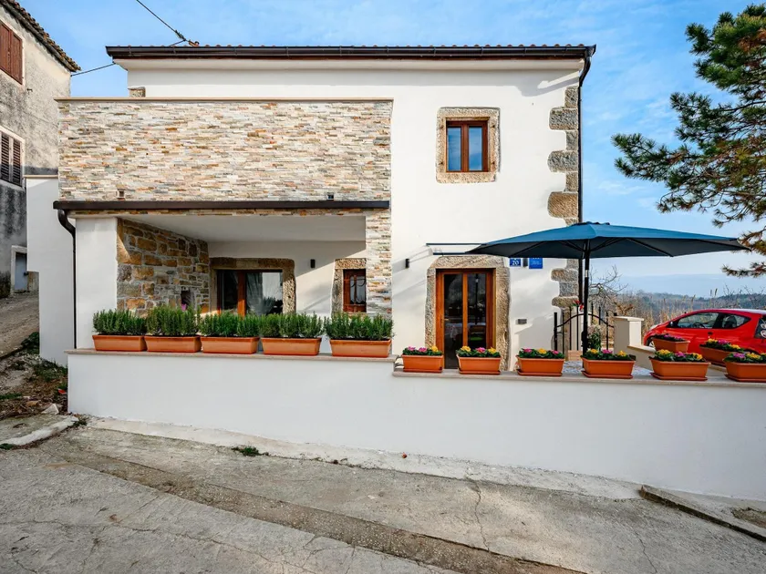 Beautiful villa in nature - Image 1