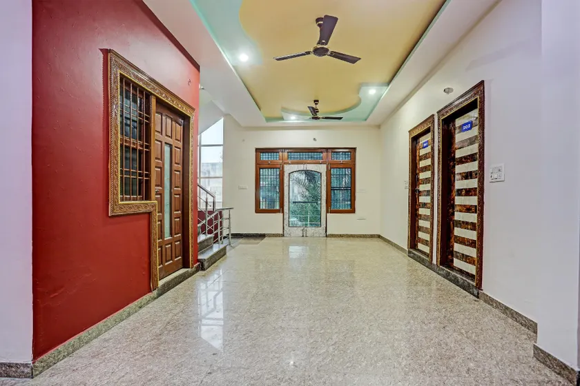 Hotel O Milan - Image 1