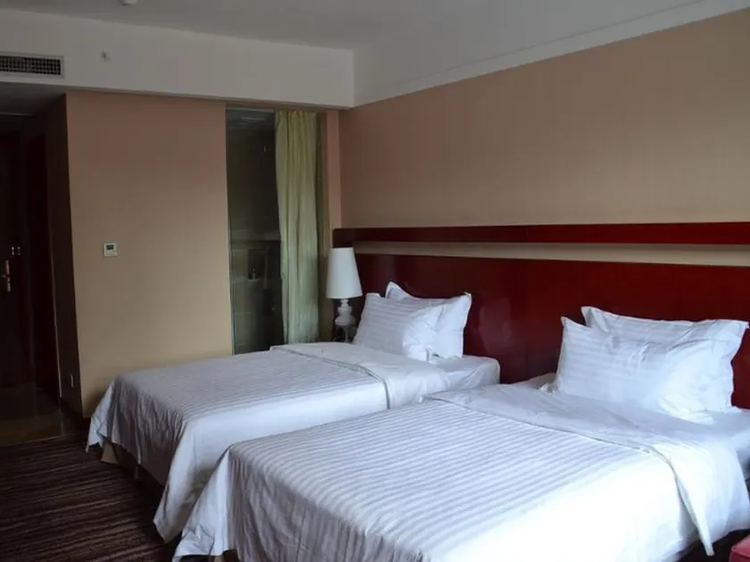 Elite Garden Hotel - Image 1