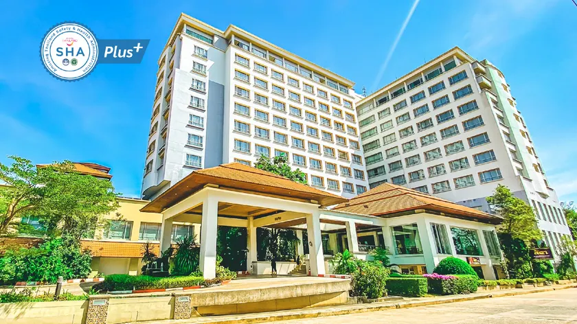 K Park Grand Hotel - Image 1