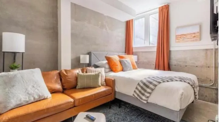 Downtown Edge-Stylish Studio Near Hospitals & Downtown - Image 1