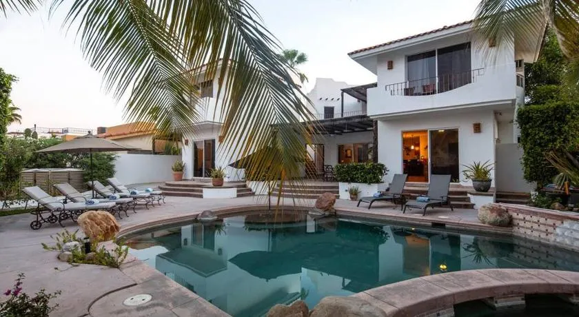 Top 10 Vermietung - 6 Schlafzimmer / 6 Bäder, Pool / Spa, Private Community, Strandnähe - Image 1