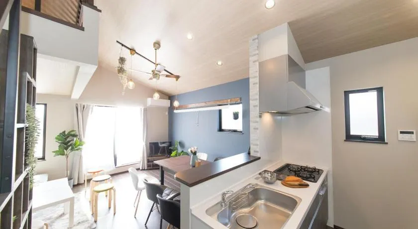 20min to Namba and KIX,10bedsMAX,12people,Free parking 4cars,Large&newly built family home in the city - Image 1