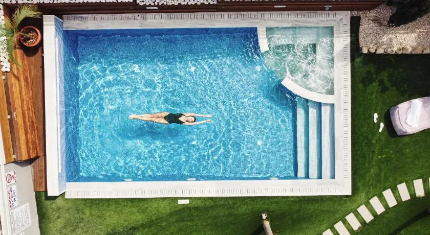 Silver Sea Holiday Apartments - Image 1